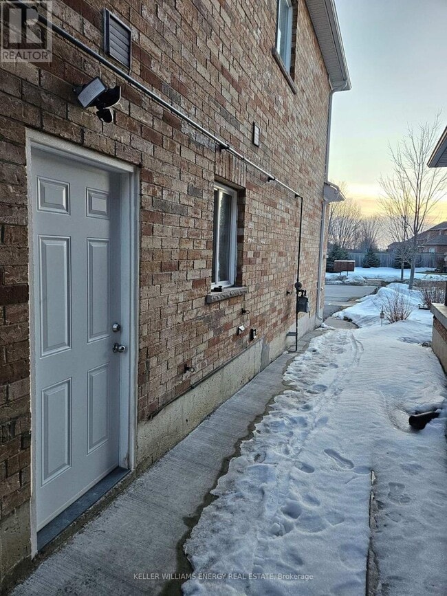 Building Photo - 111 Rosswell Dr