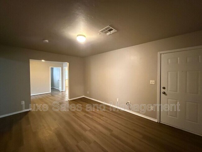 Building Photo - 1005 SW 63rd St