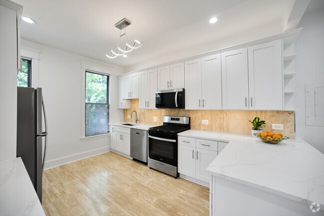 Building Photo - 858 W Armitage Ave