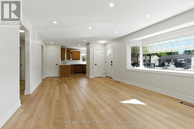 Building Photo - 35 Wildewood Ave