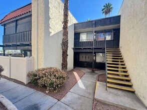 Building Photo - 1420 E Vegas Valley Dr