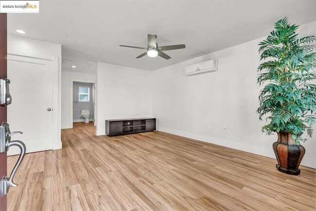 Building Photo - 507 Maple St