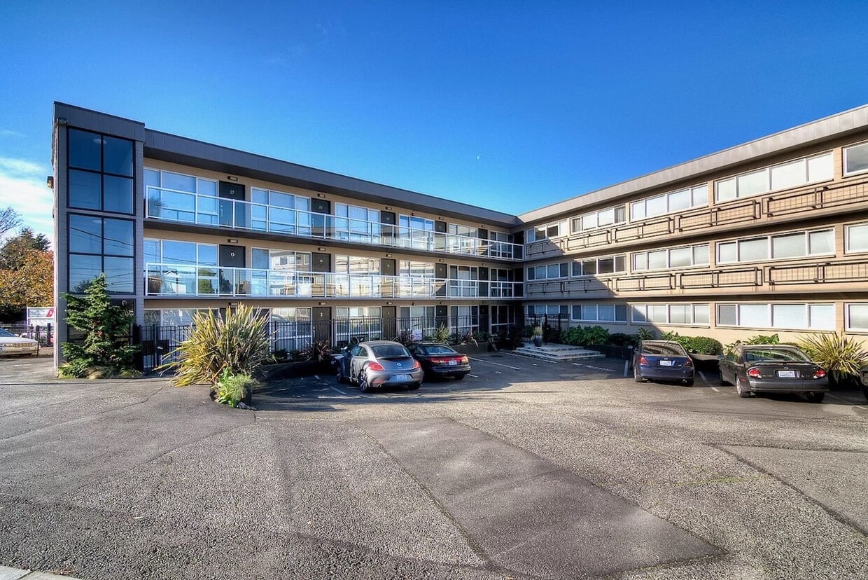 3151 Alki Ave SW Unit 13, Seattle, WA 98116 Condo for Rent in Seattle