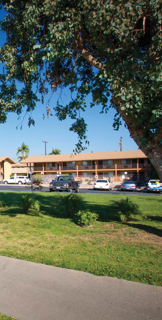 Foto del edificio - La Habra Inn Senior Apartments