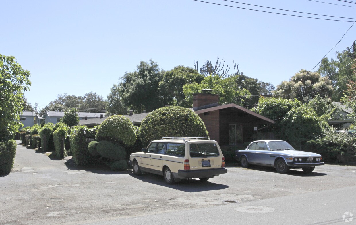 Foto principal - 1914 Cooley Ave