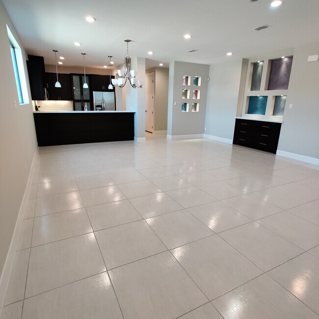 Foto del edificio - 9368 N 15th St