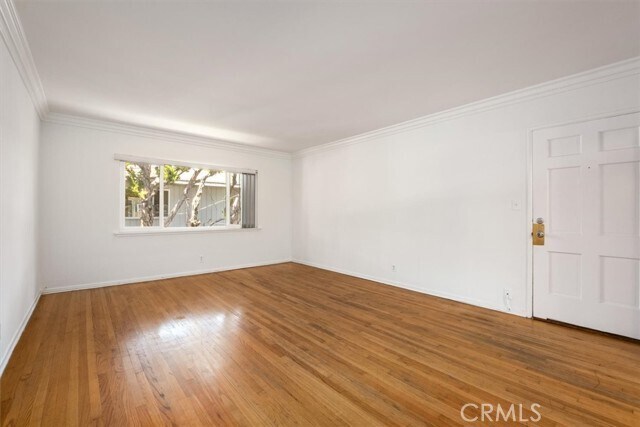 Foto del edificio - 5851 Woodman Ave