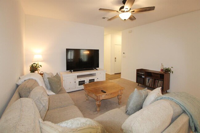 Foto del edificio - 2307 Red Sky Dr