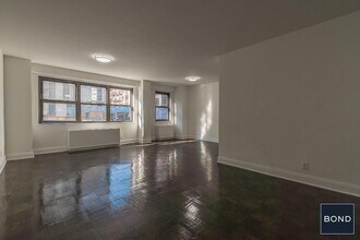 Building Photo - 400 E 89th St