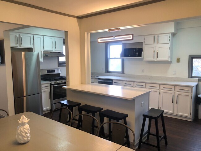 Foto del edificio - 306 Bryant Ave