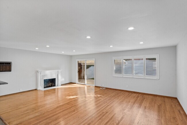 Building Photo - 2283 Panoramic Dr