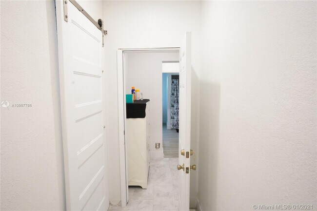 Building Photo - 418 NW 47th St