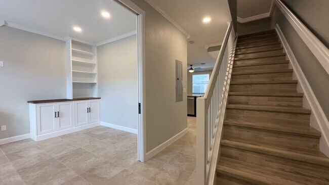 Photo - Charming 2-Bed Townhouse with on Ashley River Road!