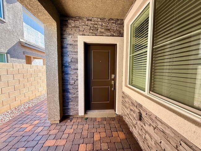 Building Photo - 4 BED 3.5 BATH 2 CAR GARAGE HOME w/ LOFT, ...