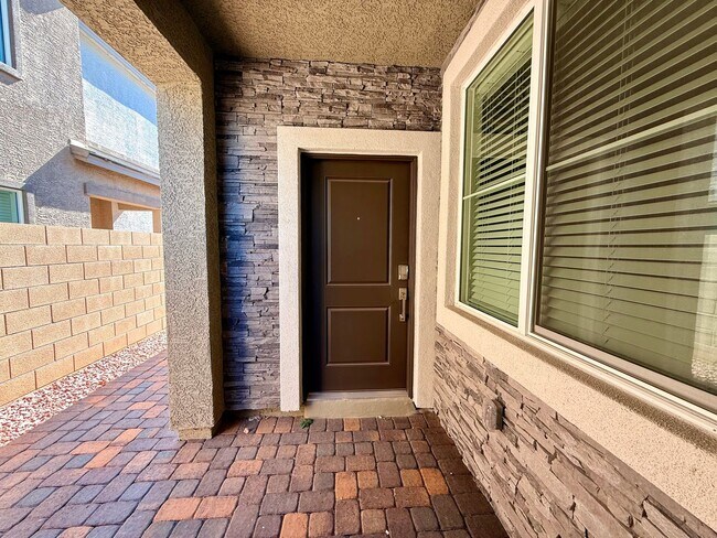 Foto del edificio - 4 BED 3.5 BATH 2 CAR GARAGE HOME w/ LOFT, ...