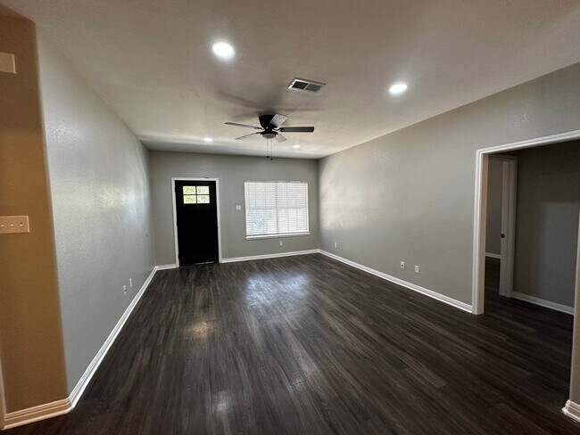 Foto del edificio - 1613 Bagby Ave