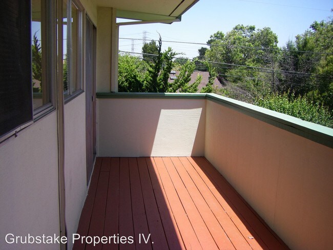 Building Photo - 565 S Norfolk St