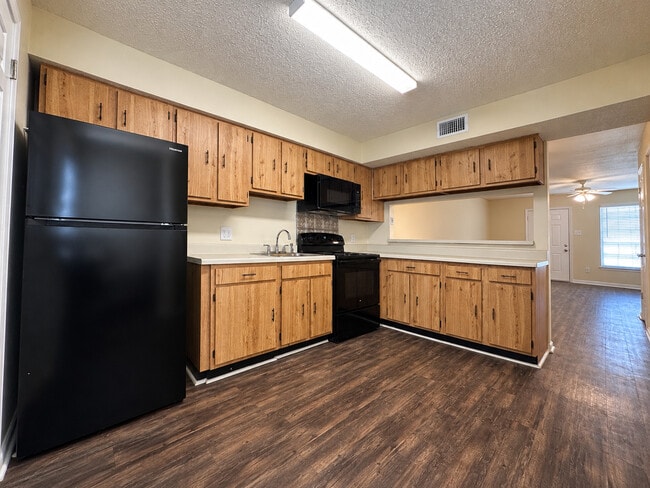 Building Photo - 5975 Tullis Dr