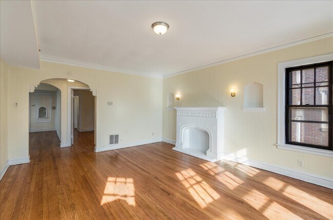 Foto del edificio - 8754 S Harper Ave