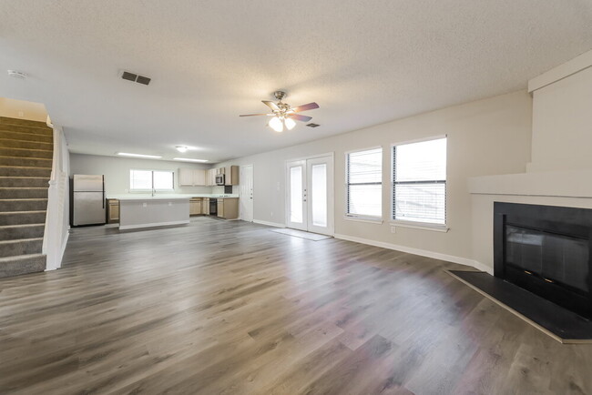Building Photo - 324 Rosewood Ln