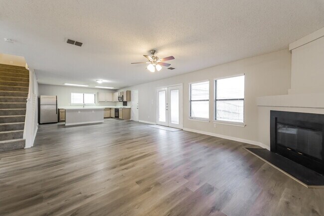 Foto del edificio - 324 Rosewood Ln