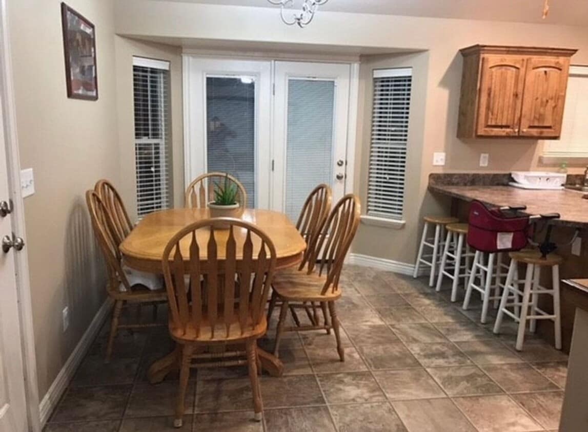 Foto del edificio - Charming 4-Bedroom Home for Rent in Ammon,...