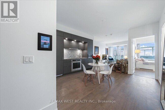 Photo du bâtiment - 470-2470 Front St W