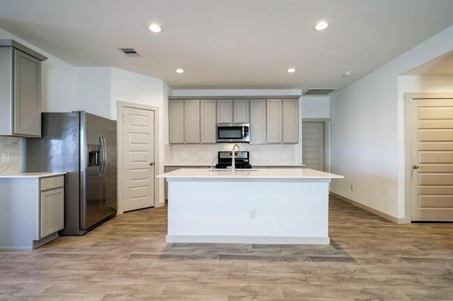 Building Photo - 8051 Black Forest Ln