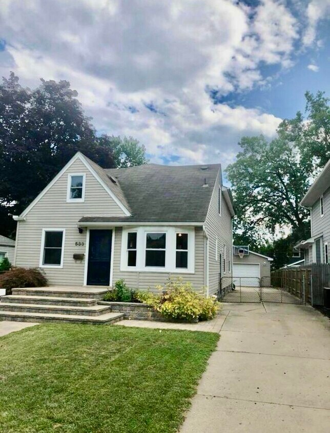 Primary Photo - 533 Walnut Ave