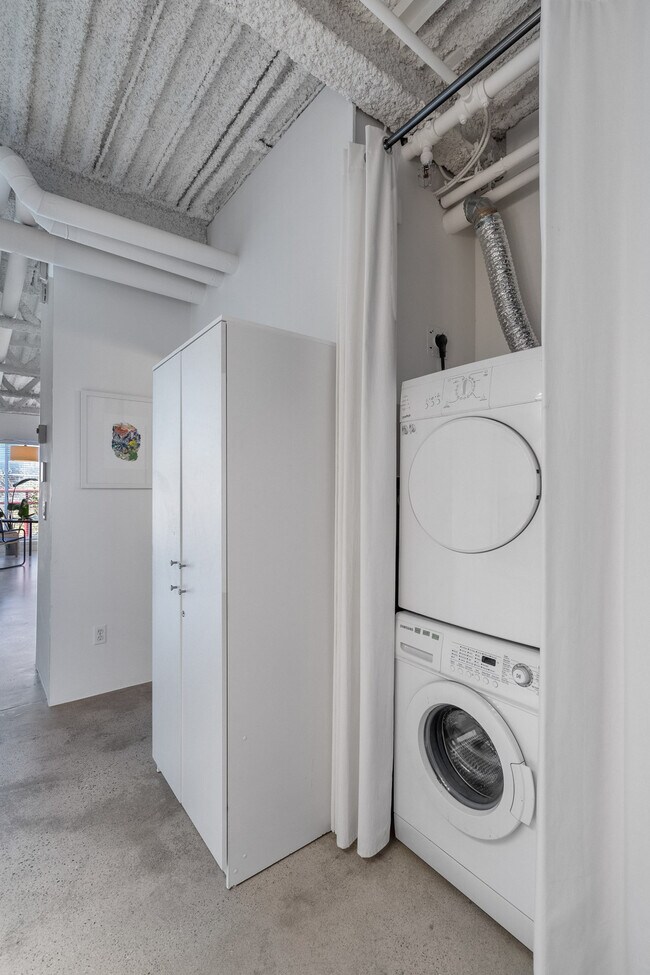 Photo du bâtiment - 350 E 2nd Ave