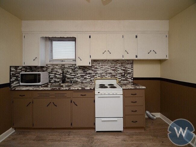 Building Photo - 2205 Lindyview Rd
