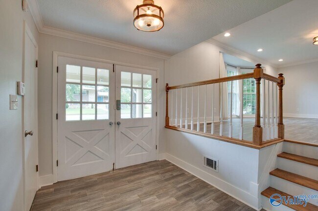 Building Photo - 803 Mira Vista Dr SE