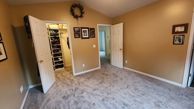 Primary bedroom - 883 W 2100 S