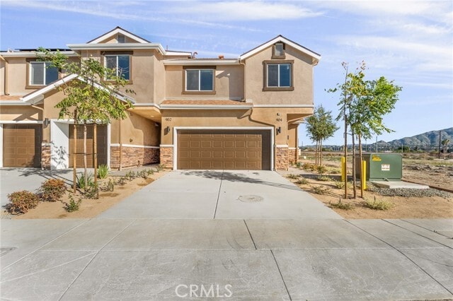 Building Photo - 904 S Hert St