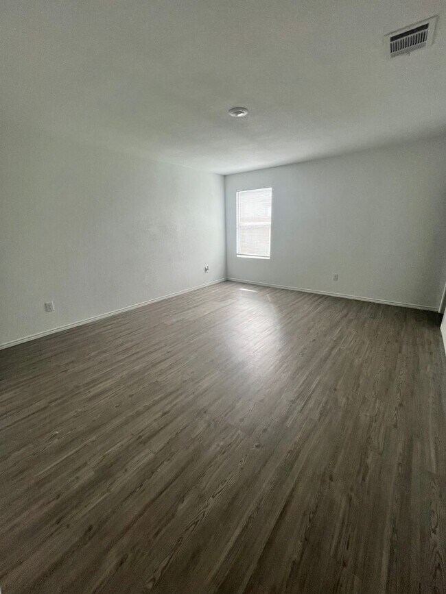 Foto del edificio - 2822 Millikan Dr
