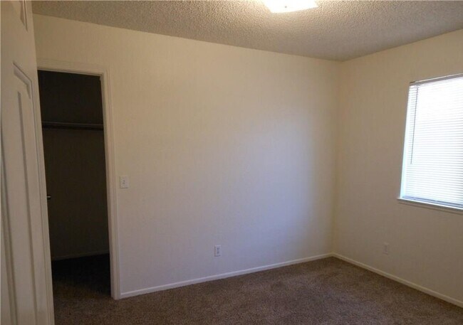 Foto del edificio - 5576 W Rochelle Ave