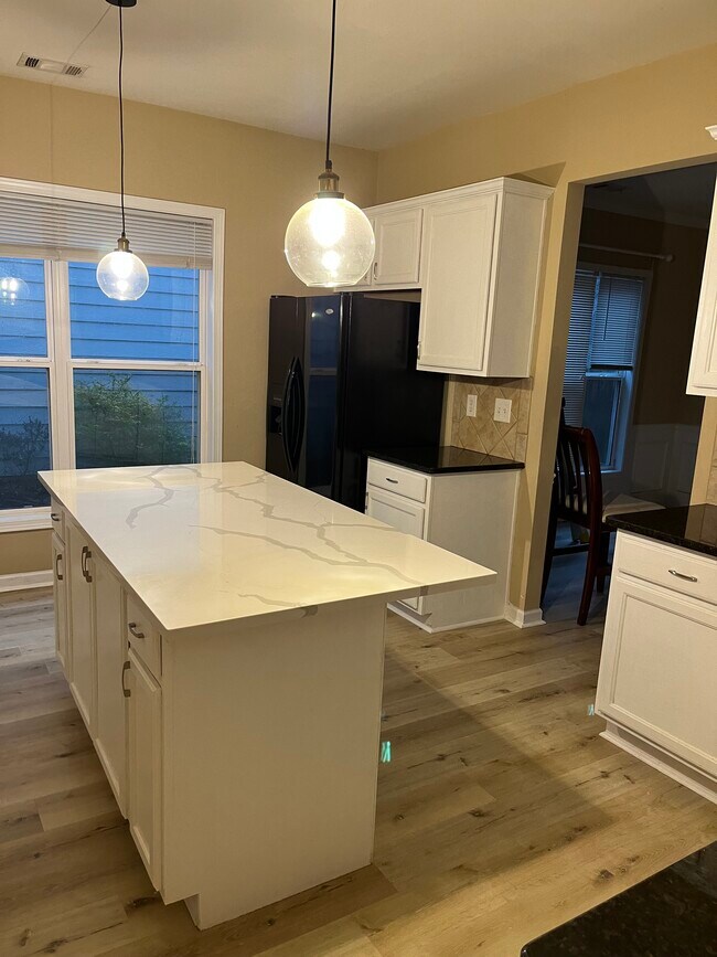 Building Photo - 5745 Weddington Dr