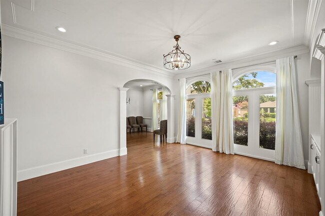 Building Photo - 5637 Overbrook Ln