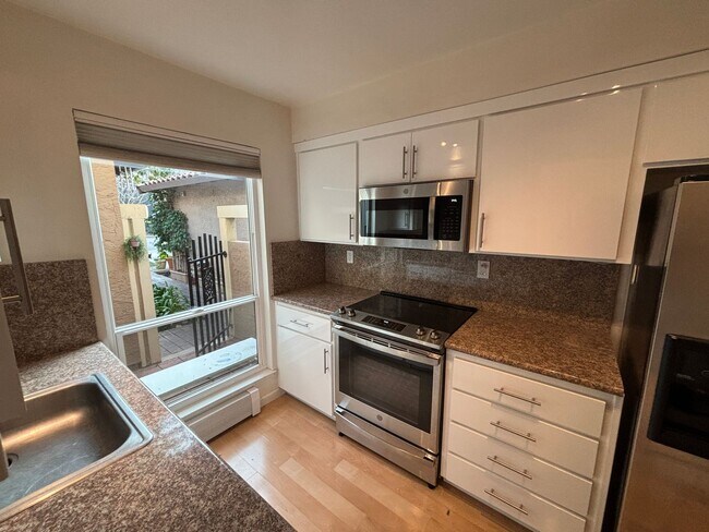 Building Photo - Campbell-Spacious 2 Bedroom unit with Atta...