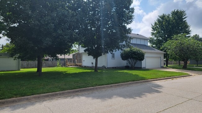 Building Photo - 4219 E Summerset St