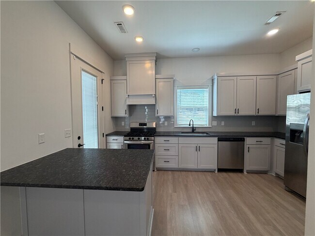 Foto del edificio - 1349 S Duncan Ave