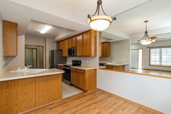 Foto del edificio - UPDATED TOWNHOME!! 2 Bed, 2.5 Bath Townhome in Ankeny