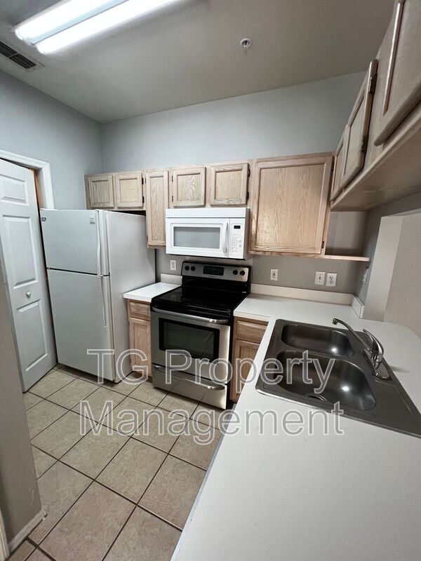 Building Photo - 201 Colima Ct