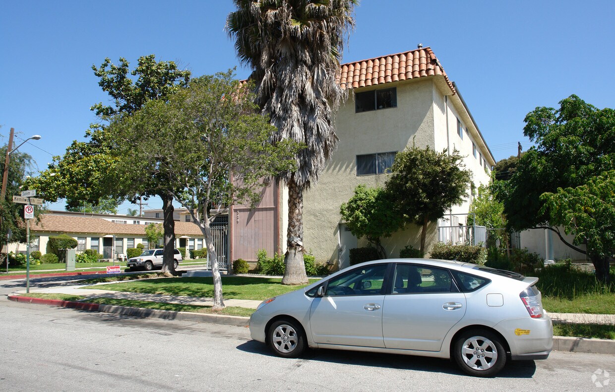 Building Photo - 529 Salem St