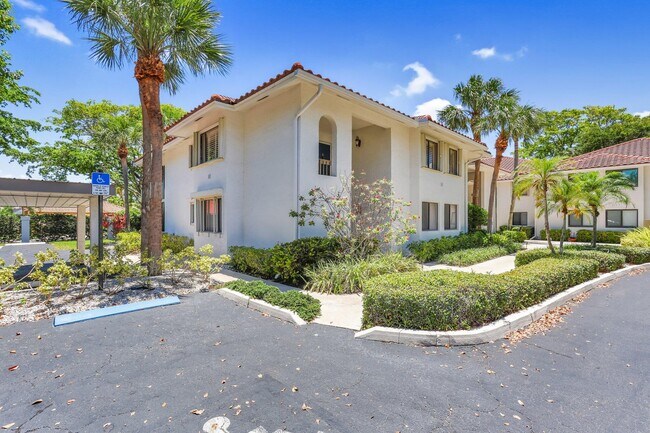 Foto del edificio - 60 Pelican Pointe Dr
