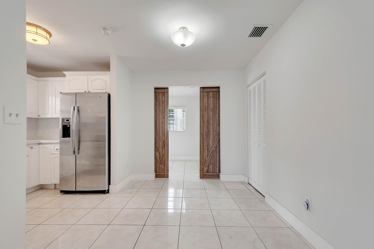 Foto principal - 3233 SW 25th St