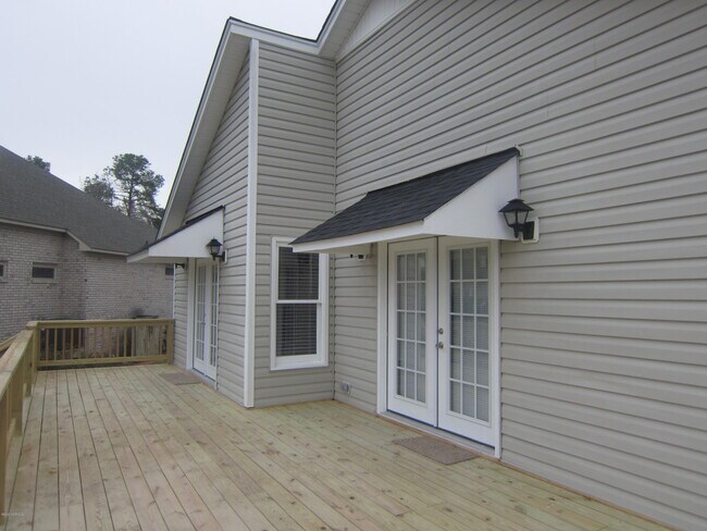 Building Photo - 6206 Gondolier Dr