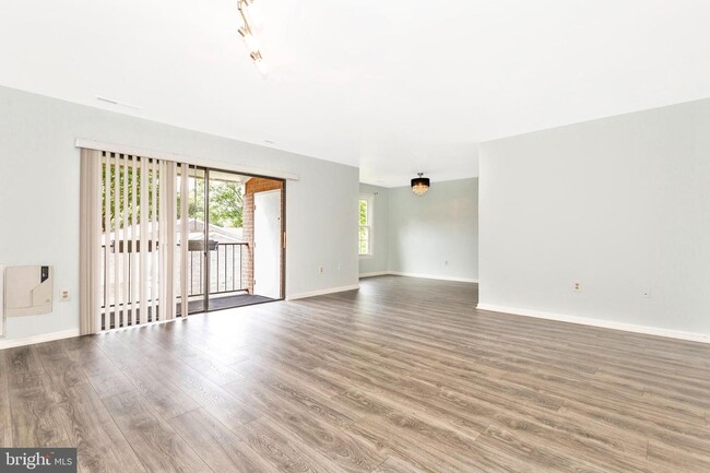 Building Photo - 826 Quince Orchard Blvd