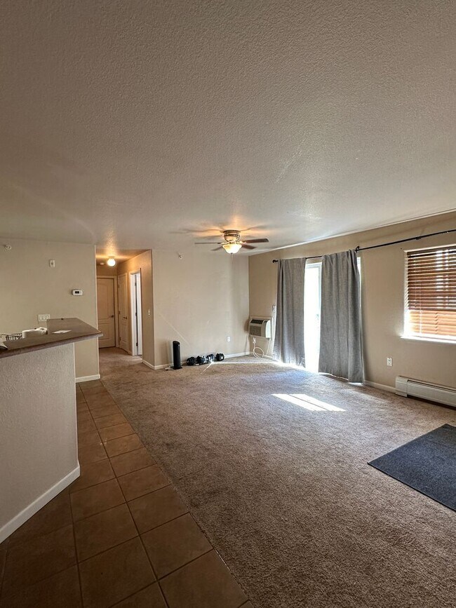 Building Photo - Two Bedroom Two Bath New Castle Condo with...