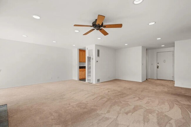 Building Photo - 6415 Green Valley Cir